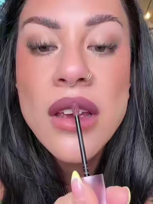 This @Timephoria US Store makes my lips looks like the most cushiony pillows #mattelipstick #timephoria #lipsticktutorial 