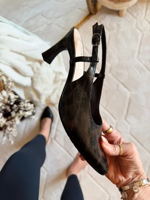 #clarks #heels #womenshoes 