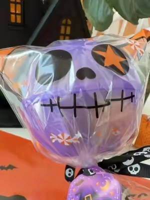 these have so many fun things that go inside. perfect for a no sweet gift or add your own candy there’s plenty of space 👌✨ #halloween #partyfavors #classgifts #spookyseason 