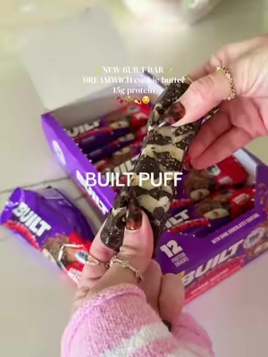 tastes like a DESSERT!!! 15g protein: cookie crumbs, creamy cookie butter inside & dark chocolatey coating 🍫🍫🍫 #builtbar #proteinbar #builtbars #proteindessert 