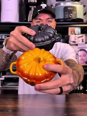 Le Creuset Mini Pumpkin Cocottes #lecreuset #falldecor #baking #halloween #stoneware 