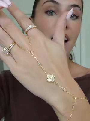 The cutest clover hand chain from Pavoi!!✨🍀 #pavoijewelry #pavoihandchain #cloverbracelet #affordablejewelry #handchain 