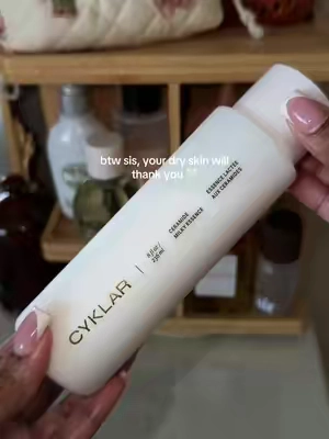 Colder months are approaching which means, dry and flaky skin! Don’t worry though because this product is amazing!  #cyklar #cyklarmilkyessence #dryskin #hydratingskincare #bodycareproducts 