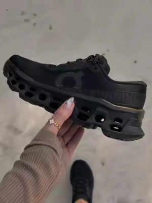 #onrunning #onrunningshoes #cloudmonster #cloudmonster3 #blacksneakers @Evans Sneakers 