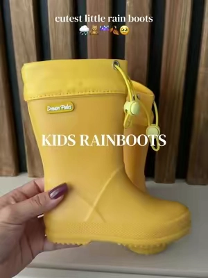 once my toddler sees its rating he grabs his boots immediately 🥹🌧️ 💛 playing in the rain is my toddlers favorite thing to do! #dreampairskids #rainboots #yellowrainboots #kidsrainboots #kidsshoes 