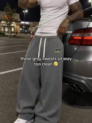 wide legs make the difference #greysweats #sweatpants #widelegpants #streetwear #fitcheck 