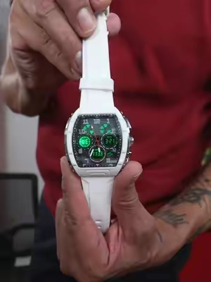 Foxbox Sporty Dual Display es un reloj deportivo unisex con pantalla analógica y digital, movimiento de cuarzo y varias opciones de color para uso diario y outfits casuales. #FoxboxWatch #RelojDeportivo #RelojUnisex #RelojesHombre #TikTokShop