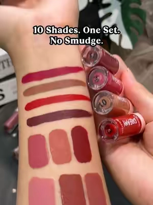 El labial que sobrevive tu café de la mañana ☕️ 10 tonos, un solo set. ¡Link en el carrito! 🛒#lipstick #longlastinglipstick #lipcombo #tiktokmademebuyit #beautyfinds 