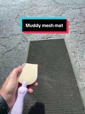 If you’re tired of sand, dirt and mud getting tracked inside, this mat helps trap it at the door. #tiktokshopcreatorpicks #MuddyMat #DoorMat #PetFriendlyHome #HomeFinds 