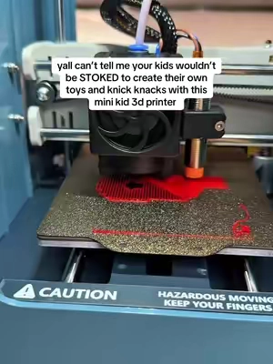 Christmas gift idea alert! This kid friendly 3d printer is such a good gift idea for creative kids!  #3dprinter #3dprinting #kidgiftideas #giftsforkids #giftideasforkids 