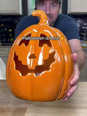 We live for Halloween! #tiktokshopstockup #halloween #halloweendecor #halloweendecorations #jackolantern 
