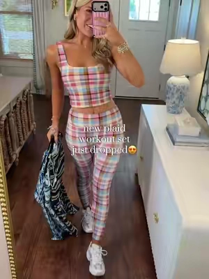 These are going to sell out SO fast- the cutest workout set I've everrr found on here!😍🍂 wearing size M and I'm 5'9! #affordablefashion #workoutset #fallstyle #fallfashion #pilatesprincess 