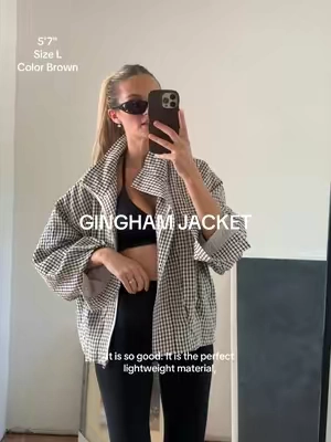Colorway is brown but it looks more ivory/black! Just fyi if you want a brown check I'd go with the beige color option 🫶🏼 #jacket #windbreaker #trendingjacket #falloutfitinspo #falloutfits 