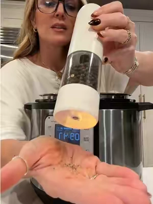 Replying to @Mina These one touch, rechargeable salt and pepper grinders are one of my most used kitchen finds! @Ultrean #saltandpepper #saltandpeppergrinder #kitchenessentials #kitchengadgets #kitchenorganization 