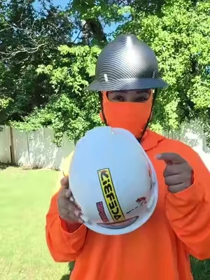 Este Casco no es de fibra de carbono pero si lo parece. 🦺 #hardhat #casco #construccion #safetygear #safetyfirst 