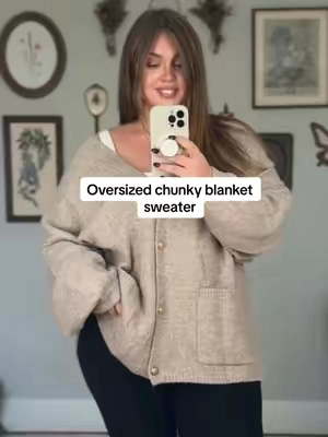 Soooo soft and chunky and perfectly oversized #cardigan #oversizedsweater #sweaterweather #cozyseason #plussizefashion 