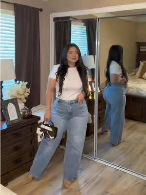 So far the best jeans I’ve tried on 🫶🏻✨ they have a lot of stretch and are the perfect length!  #tiktokshop#jeans#outfitinspo#fyp#sohochic  