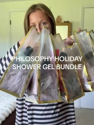 Turns out they have a 9 pack now too… enough for gifts and to save a few for yourself 😉 #philosophy #philosophyshowergel #holidayshowergel #easygiftidea #selfcaregift 