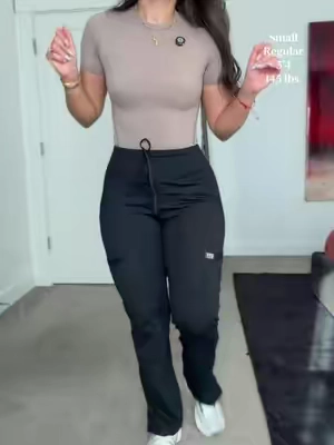 Comfiest scrub pants you’ll ever put on #tiktokshopcreatorpicks #scrubpants #comfyscrubs 