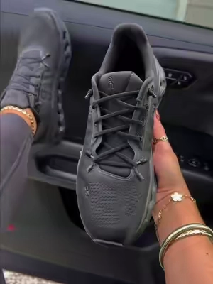 @Evans Sneakers #oncloud #oncloudtilt #sneakers #shoes #tiktokshopstockup 