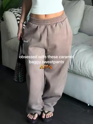 the coziest caramel baggy sweatpants🧸 literally feel like a cloud & went 1 size up to a M for a comfier baggy fit☁️🤎 #baggysweatpants #sweatpants 