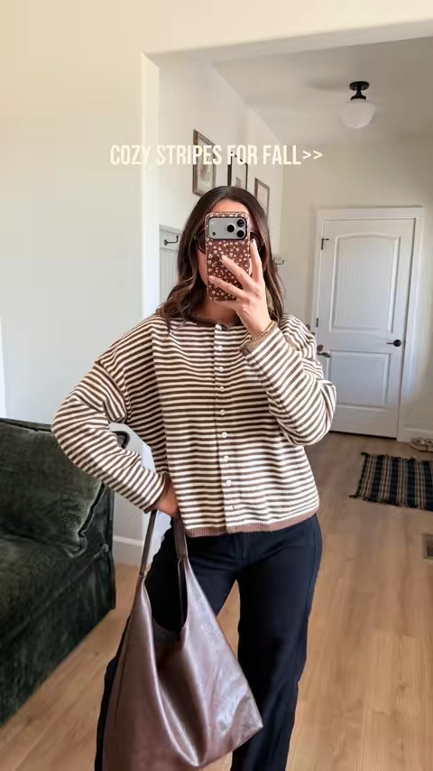 & you find the coziest, prettiest rolled hem striped sweater for fall! 🍂 wearing a small, I’m 5’5 & 130 pounds!  #stripedsweater #fallsweater #fallcardigan #falloutfitinspo 