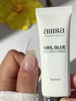 Testing this solid nail glue… with a potato?! 🥔💅#aillsa #sohochi #fypagee #nailinspo #nailglue