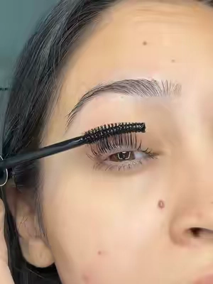 Their day and night bundle is a way better deal! #epaislashserum #lashgrowthserum #lashserum 
