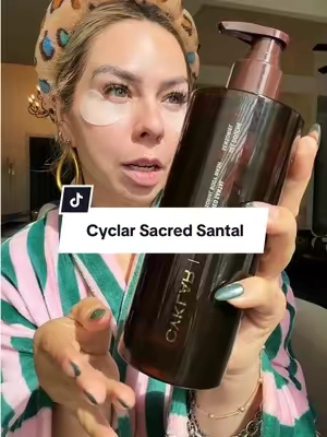 I fear I’ll never use a regular body wash again🫧 @CYKLAR #bodywashreview #cyklarbodywash #santalscent #tiktokshopstockup 