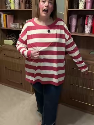 We love a comfy, easy to wear top for Fall! Perfect to wear with leggings! #falltops #everydaytop #stripedshirt #leggingsoutfit 