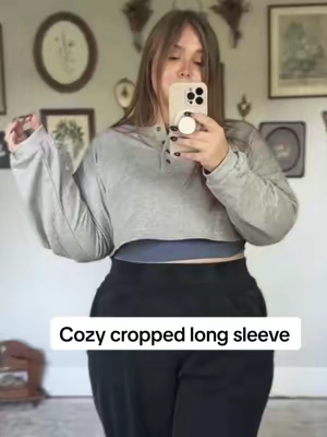 It’s so simple but something about it is sooooo cute and flattering #croptop #comfyoutfit #plussizefashion #falloutfits #midsizefashion 