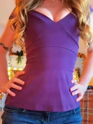 tops that give you an hourglass figure >>>
