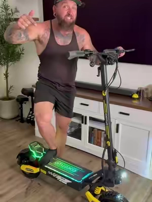 The GT06 Plus is just like the standard GT06, but it has dual motors, a bigger battery, nfc start, and an app. #escooter #ebike #emoto #scooterlife #motorcycle 