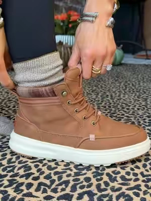 Comfy, lightweight, and a must have for all the fall activities! #fallboots #heydudeshoes #heydudenewarrivalscampaign #womensboots #fallstyle @HeyDude 