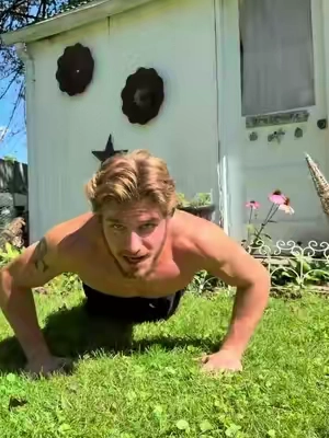 If you want the most benefit from pushups, you have to have alignment in your wrists. 

#pushups #wristpain #handgrips #pushupboard #homegymequipment 