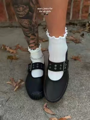 @vans with a girly spin 🖤  #vans#alt#maryjanes 