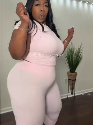 This body shaping 2 piece Capri set is truly top tier. It feels great and looks amazing! For anyone wondering about sizing, I grabbed the extra-large. I'm 5'6", 270 pounds, and typically wear a size 18 #CapriSet #TwoPieceSet #sohochic #tiktokshoprestock #yogaset 