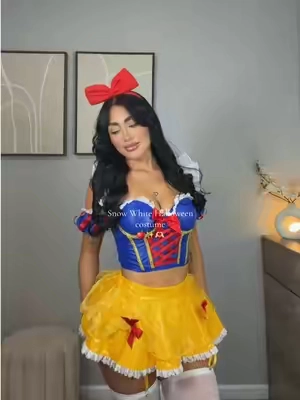 Blanca Nieves una de mis princesas fav ✨🫶🏻😍@Dolls Kill #fashiontiktok #halloweencostume #halloween #costumeinspo #snowwhite 