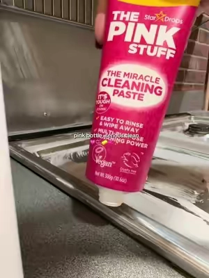 The way this handles the mess so fast 💕🫧 #thepinkstuff #cleaningpaste #thepinkstuffcleaning #cleaningday 