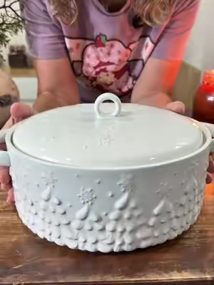 🍽️ This is the kind of bakeware you'll want to leave right on the table! 😍 The Temp-tations 3-Qt Round Baker comes with a matching lid and convenient handles, making it perfect for casseroles, baked pasta, and family dinners! Beautiful enough for holiday entertaining and practical enough for everyday cooking. From oven to table, this is a kitchen must-have! Tap the cart to grab yours! 🛒 #TempTations #KitchenFinds #Bakeware #tiktokshopstockup #tiktokshopcreatorpicks 