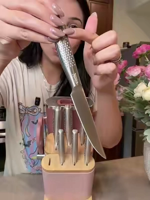 Pink kitchen knives?!?! #ninjaneverdull #kitchenknifeset #kitchenknives 