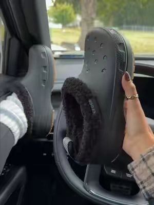 @Crocs #crocs #crocsshoes #fallshoes #tiktokshopstockup #CrocsSeptemberSpotlight 