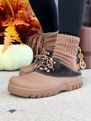 Crocs axle mules are so cute for fall 🍂🪵🤎 #crocs #crocsaxlemules #crocsseptemberspotlight #crocsaxlemule 