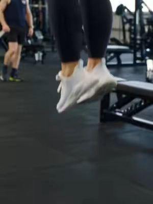 Mid-air, box and all, she came to train Mid-air on the box, sneakers already committed. She came to train. #hsiabra #DealsforYouDays #GymStyle #Z