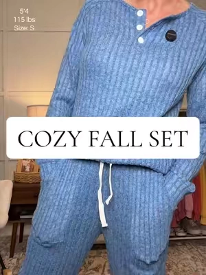 The perfect soft and cozy 2 piece loungewear set for fall #twopieceset #loungewear #loungewearset #fallloungewear #fallset 