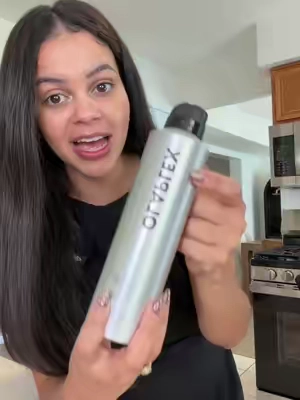 Este spray fija el cabello pero sin ponerlo duro #olaplexshapeset 