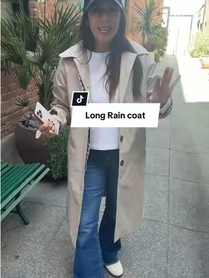 The lightweight oversized raincoat that will take you through the season with plaid inside detail! #plaidraincoat #oversizedraincoat #lightweightraincoat#tiktokshopcreatorpicks #spotlightfinds @SCUSTY 