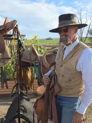 Saddle Stand that is inexpensive and just does the job. #tiktokshopstockup #vevor @VEVOR Store 