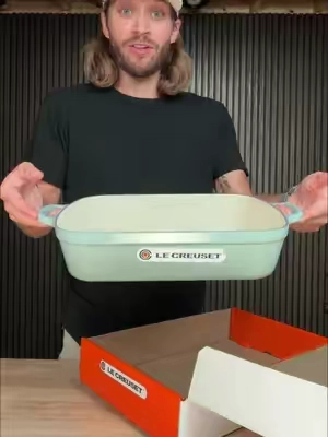 Le Creuset 5.25-qt Signature Enameled Cast Iron Roaster #lecreuset #castironcooking #castiron #qvc #tiktokshopcreatorpicks 