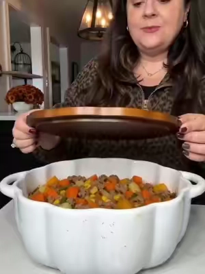 The perfect pumpkin casserole dish with the acacia wood lid 👍☺️#tiktokshop #tiktokmademebuyit #trending #fyp #viral 